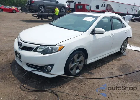 2014 Toyota Camry Se Sport z USA, uszkodzony, nr VIN 4T1BF1FK1EU735376